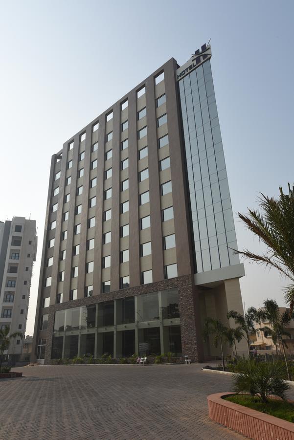 Hotel H - Sandhill Hotels Private Limited Anand Luaran gambar