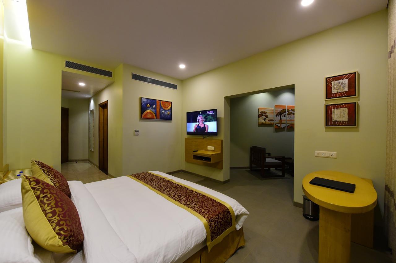 Hotel H - Sandhill Hotels Private Limited Anand Luaran gambar