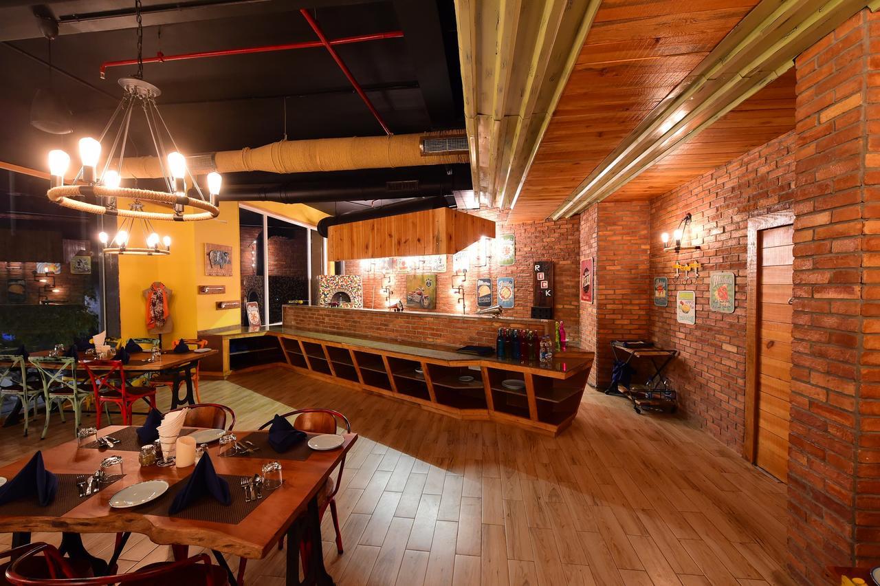 Hotel H - Sandhill Hotels Private Limited Anand Luaran gambar