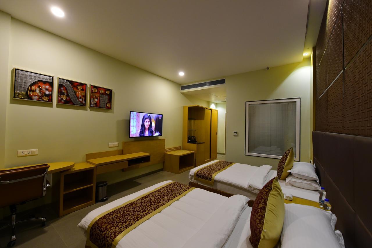 Hotel H - Sandhill Hotels Private Limited Anand Luaran gambar