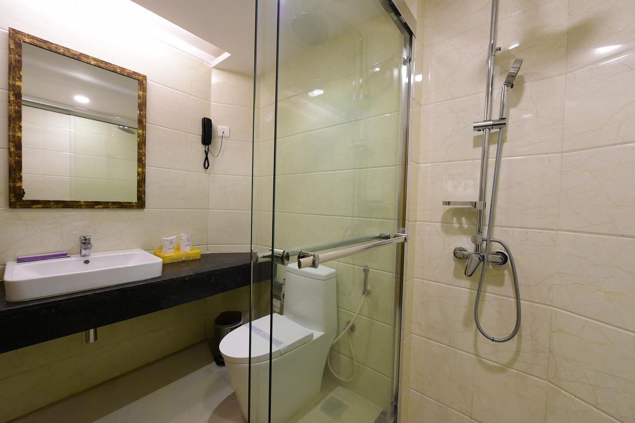 Hotel H - Sandhill Hotels Private Limited Anand Luaran gambar