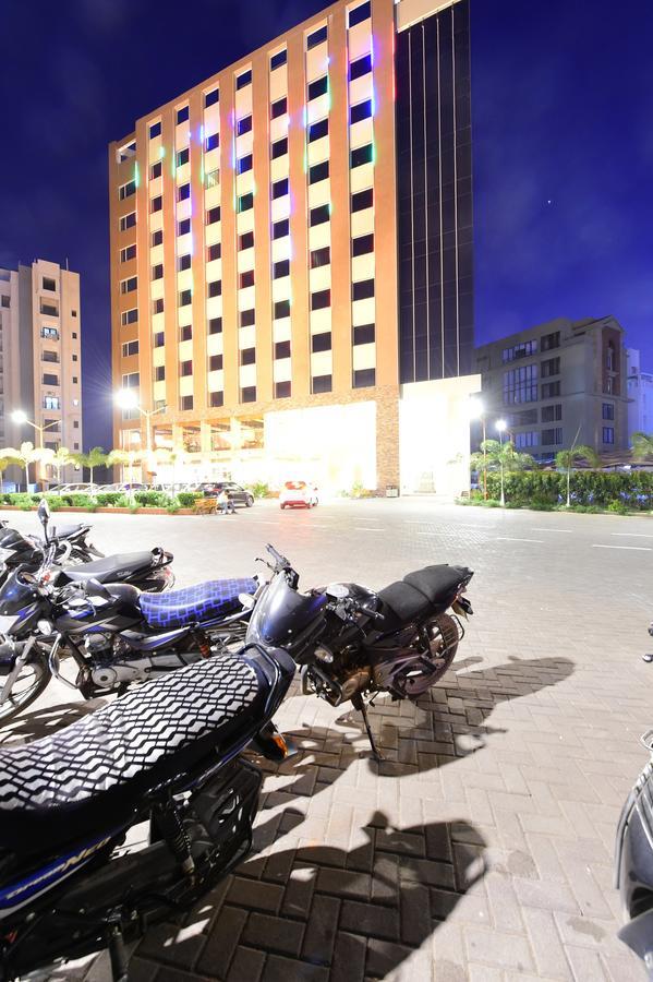 Hotel H - Sandhill Hotels Private Limited Anand Luaran gambar