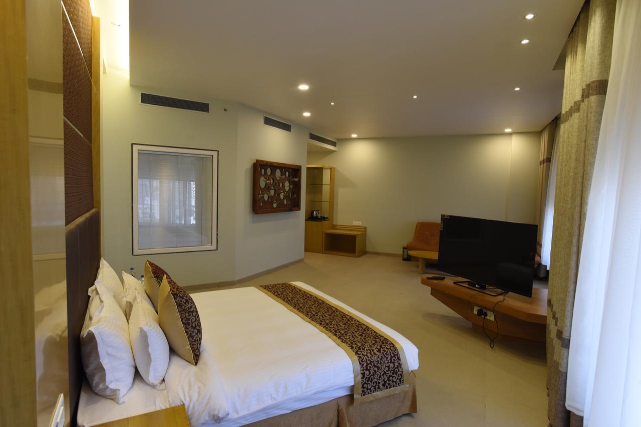 Hotel H - Sandhill Hotels Private Limited Anand Luaran gambar